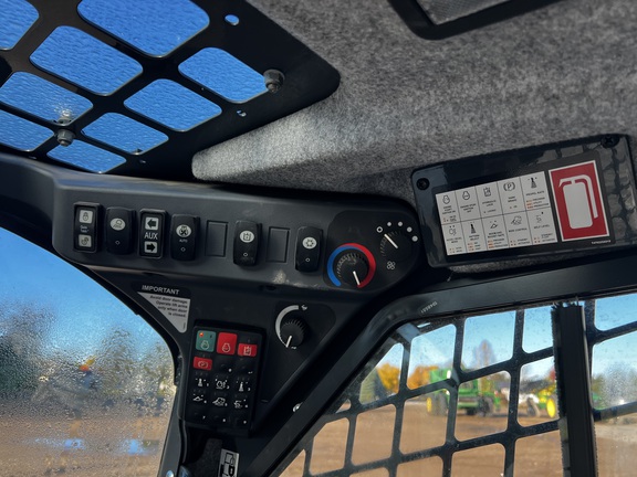 2023 John Deere 324G - Photo25