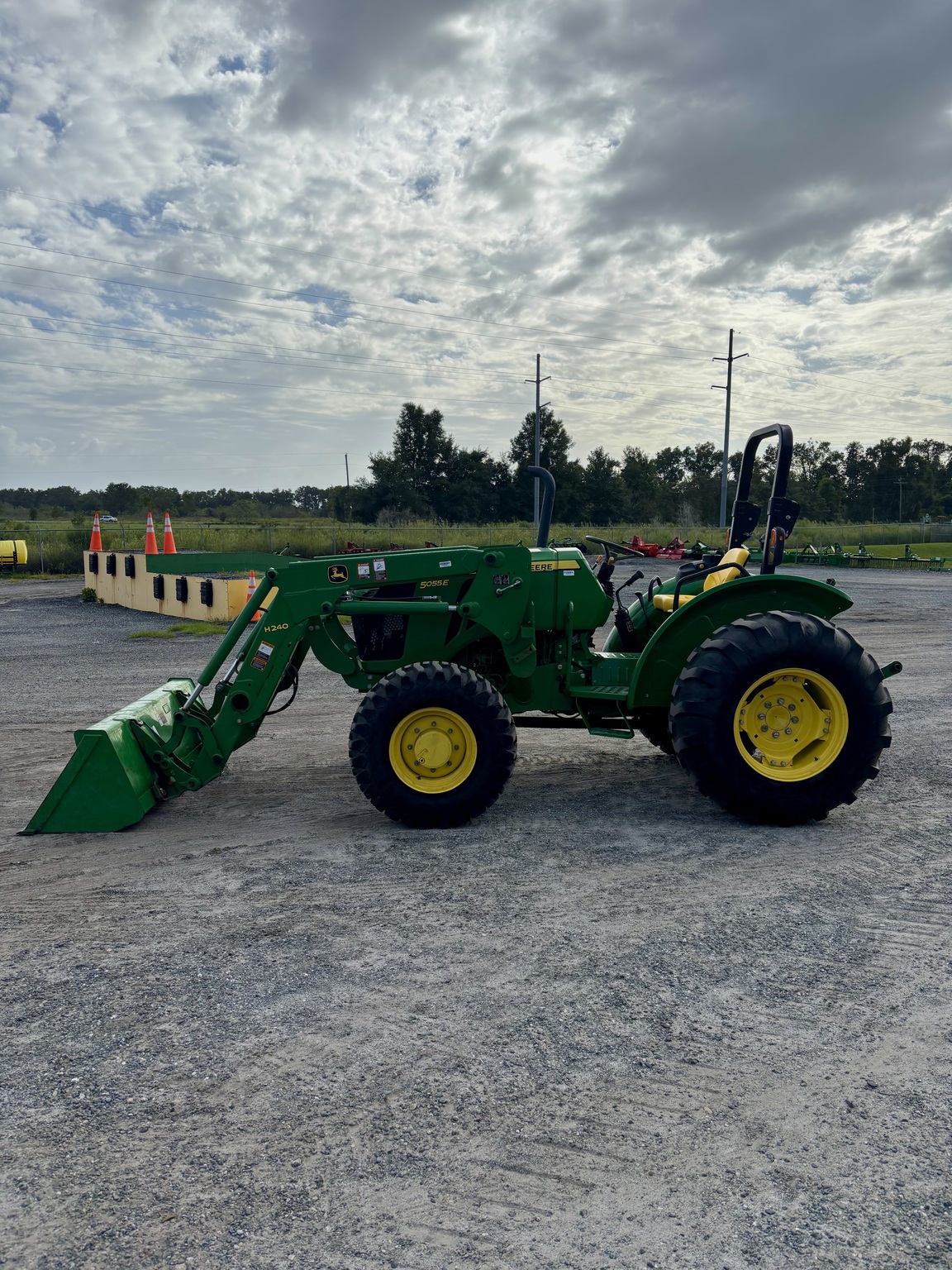 2015 John Deere 5055E Image 2