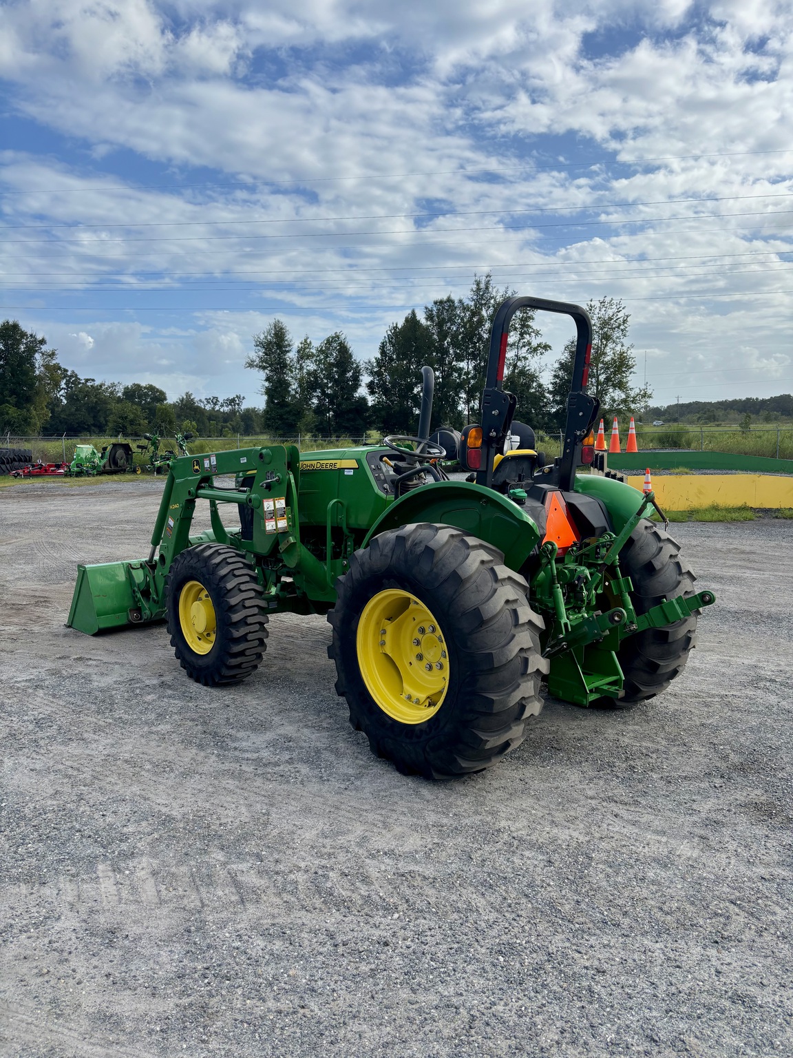 2015 John Deere 5055E Image 3