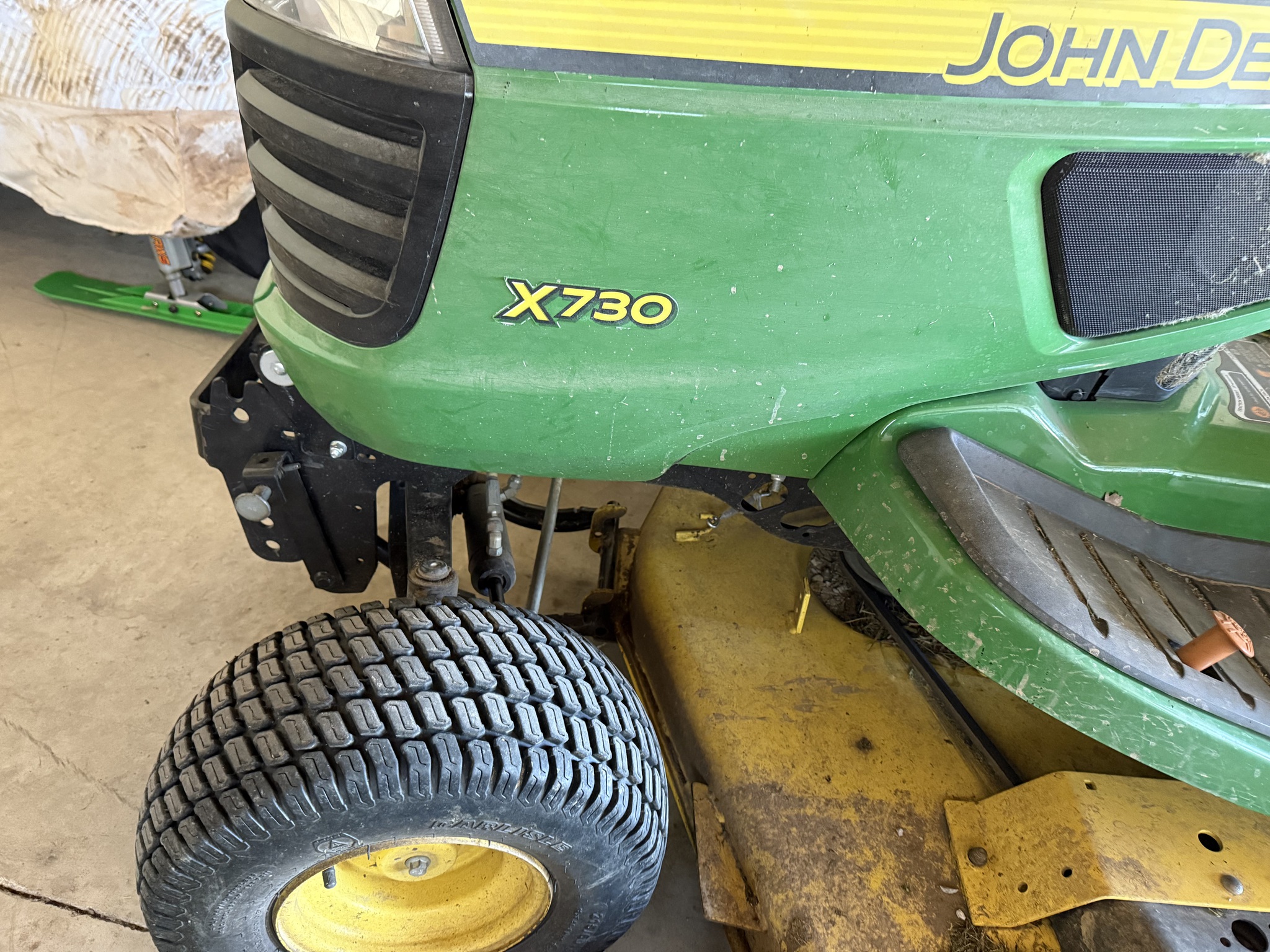 2015 John Deere X730 Image 6