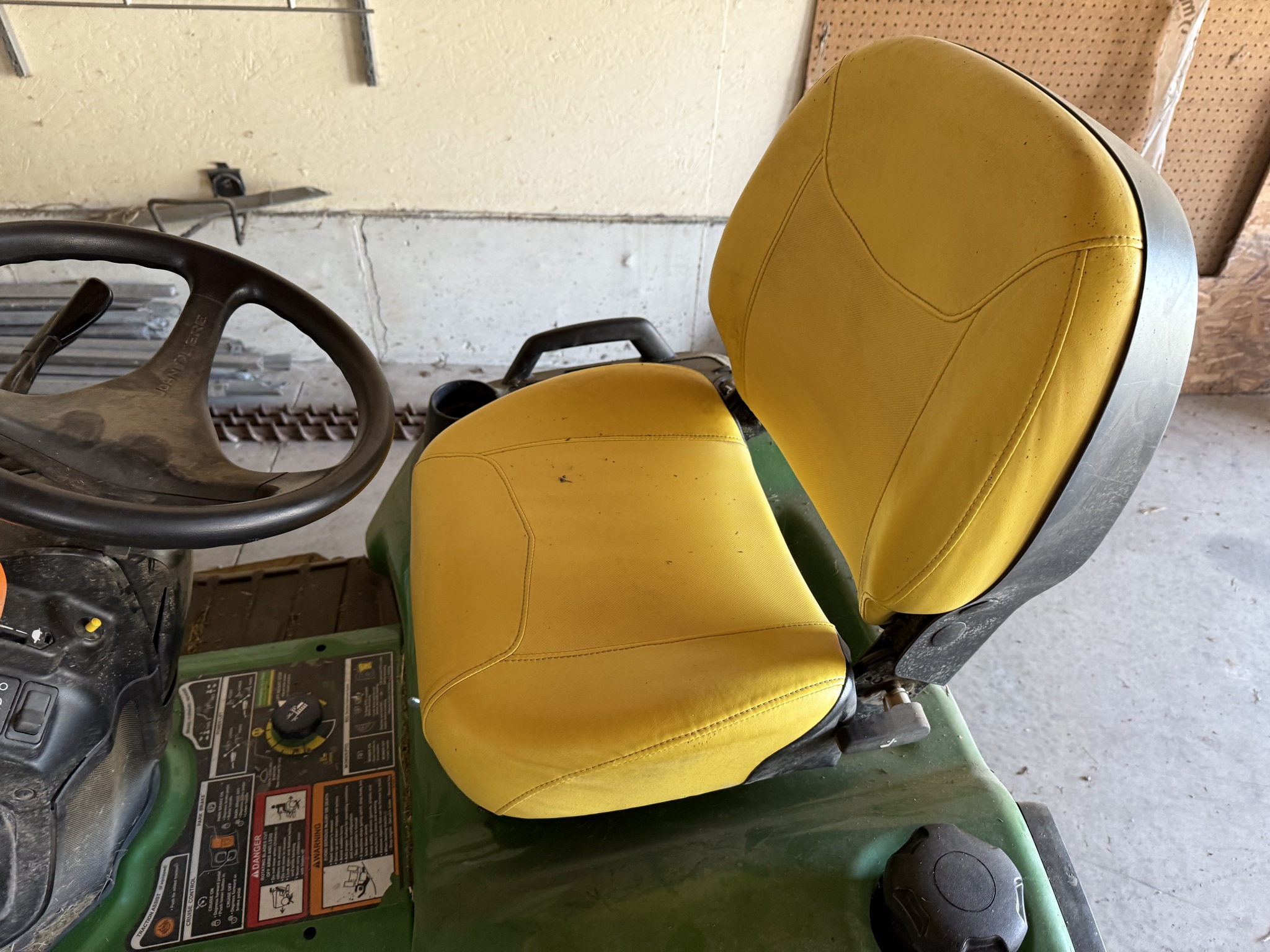 2015 John Deere X730 Image 11