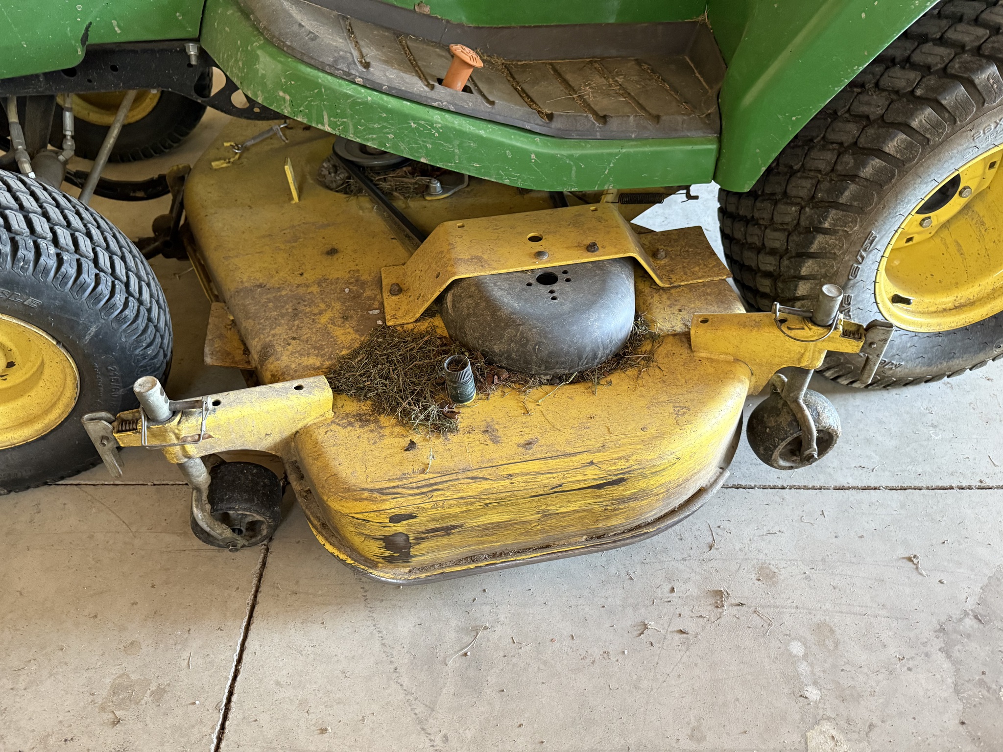 2015 John Deere X730 Image 8