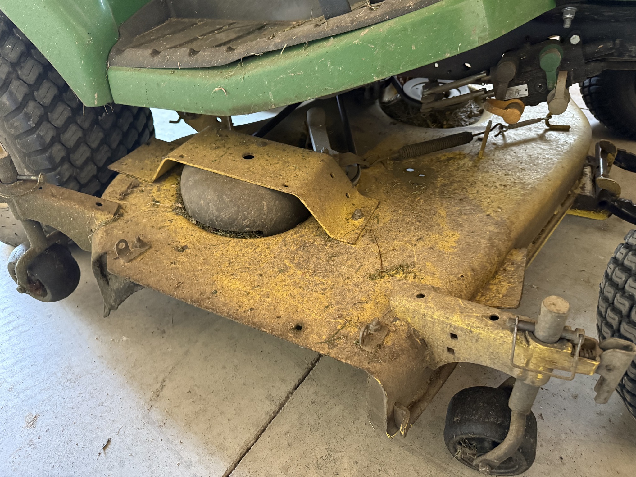 2015 John Deere X730 Image 9