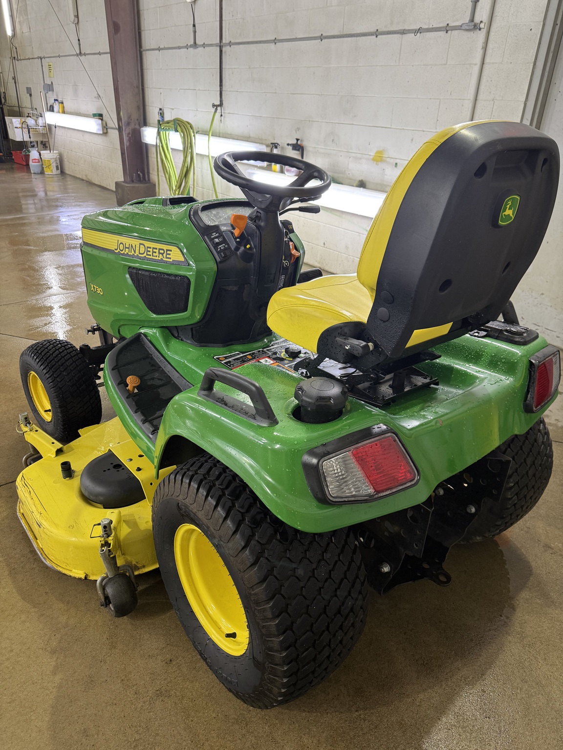 2015 John Deere X730 Image 3
