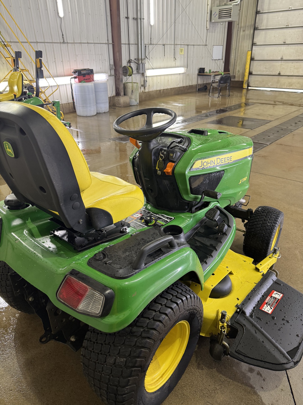2015 John Deere X730 Image 4