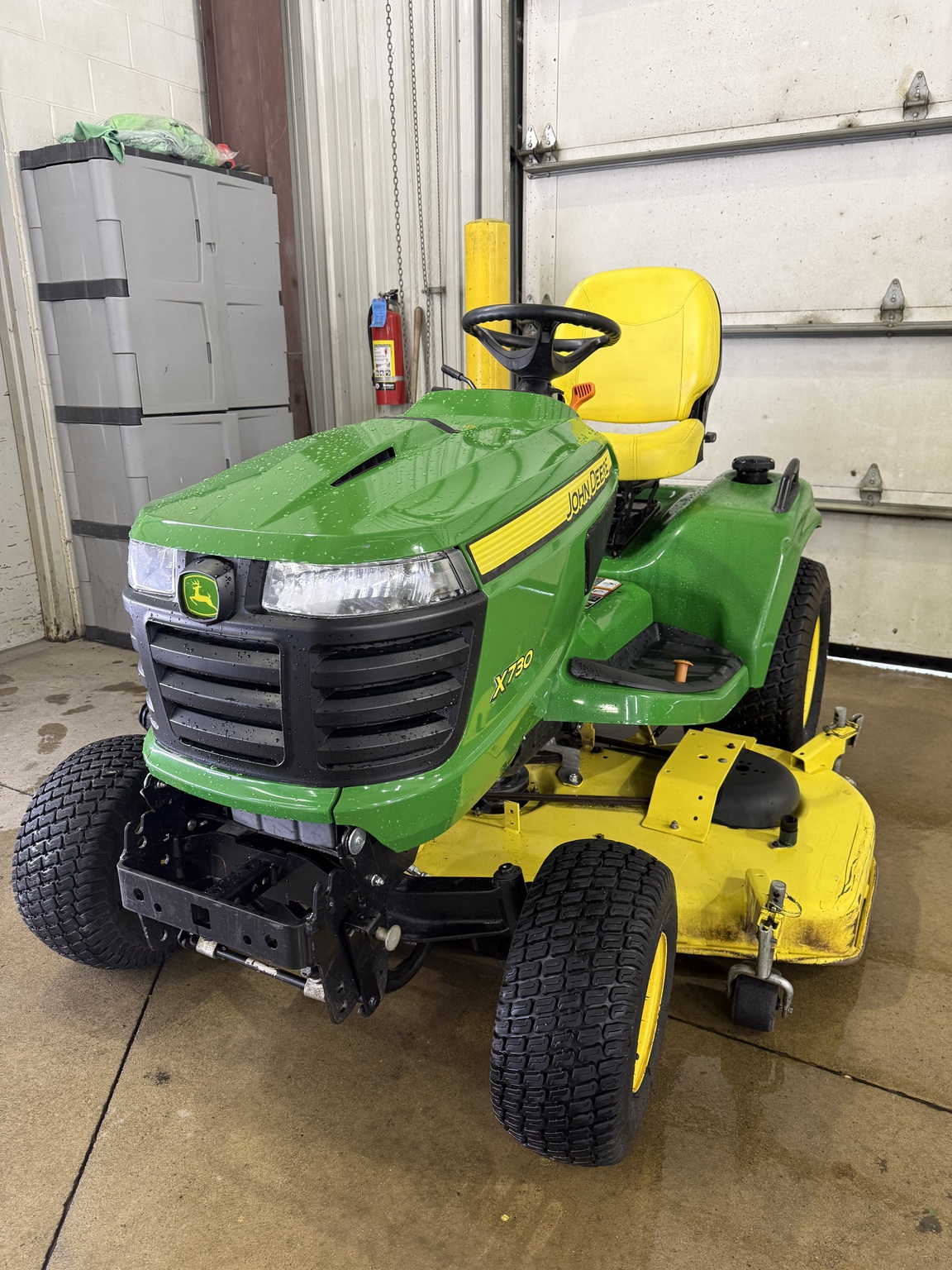 2015 John Deere X730 Image 2
