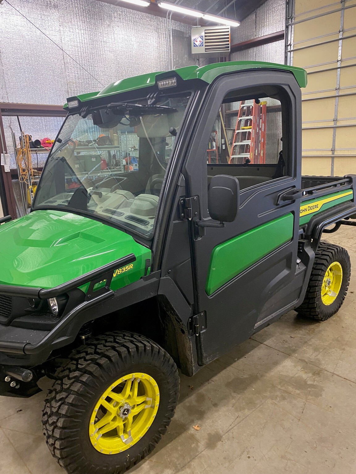 2024 John Deere XUV 835R Image 1