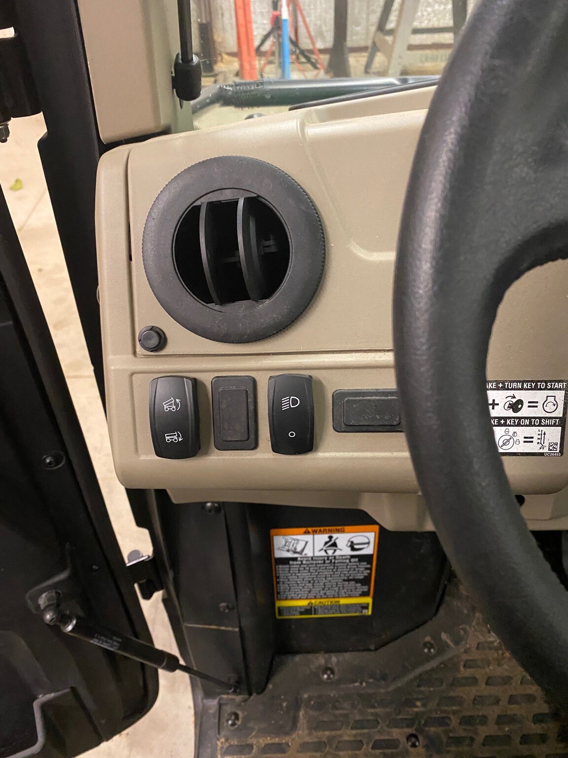 2024 John Deere XUV 835R Image 8