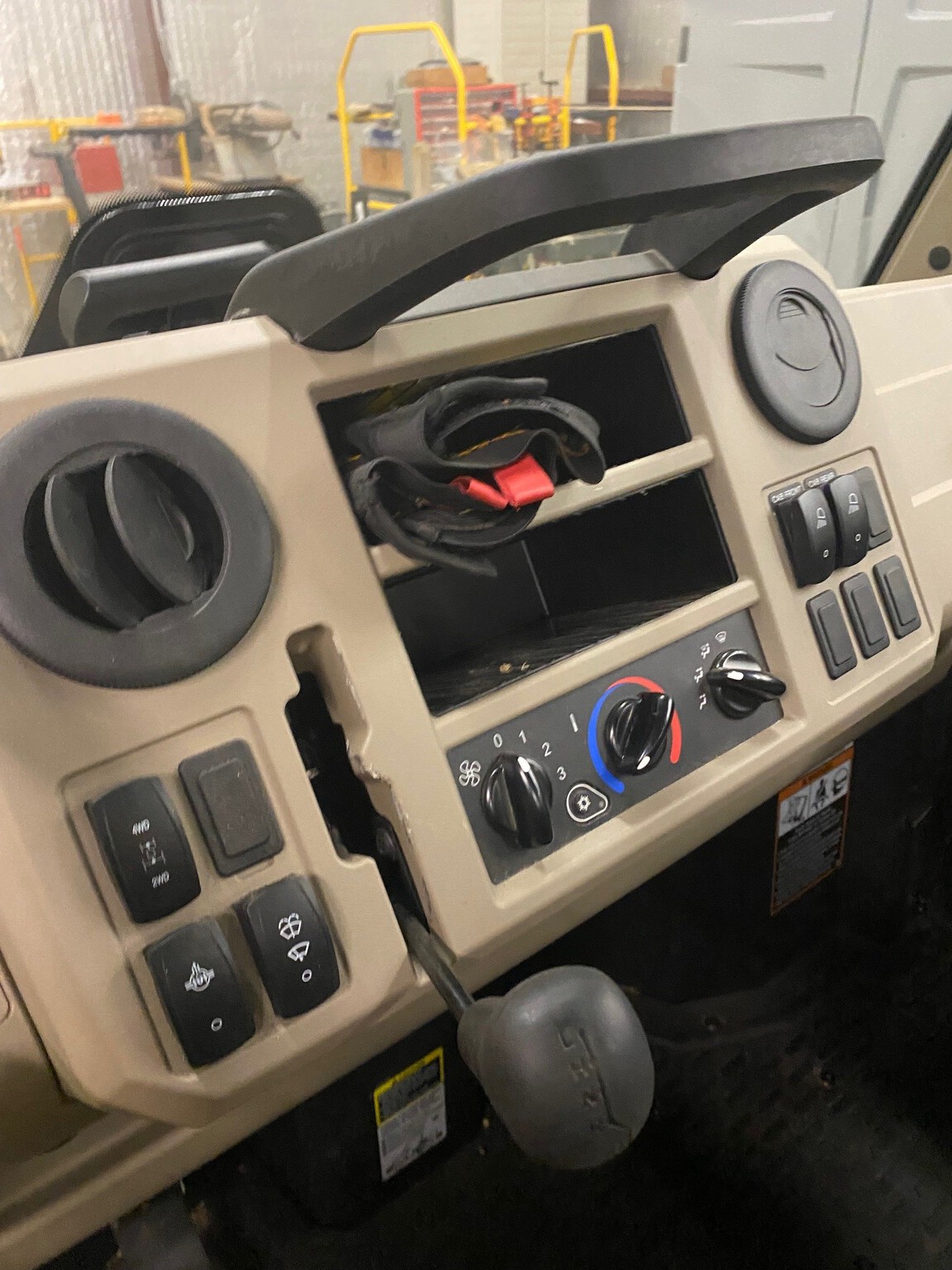 2024 John Deere XUV 835R Image 10