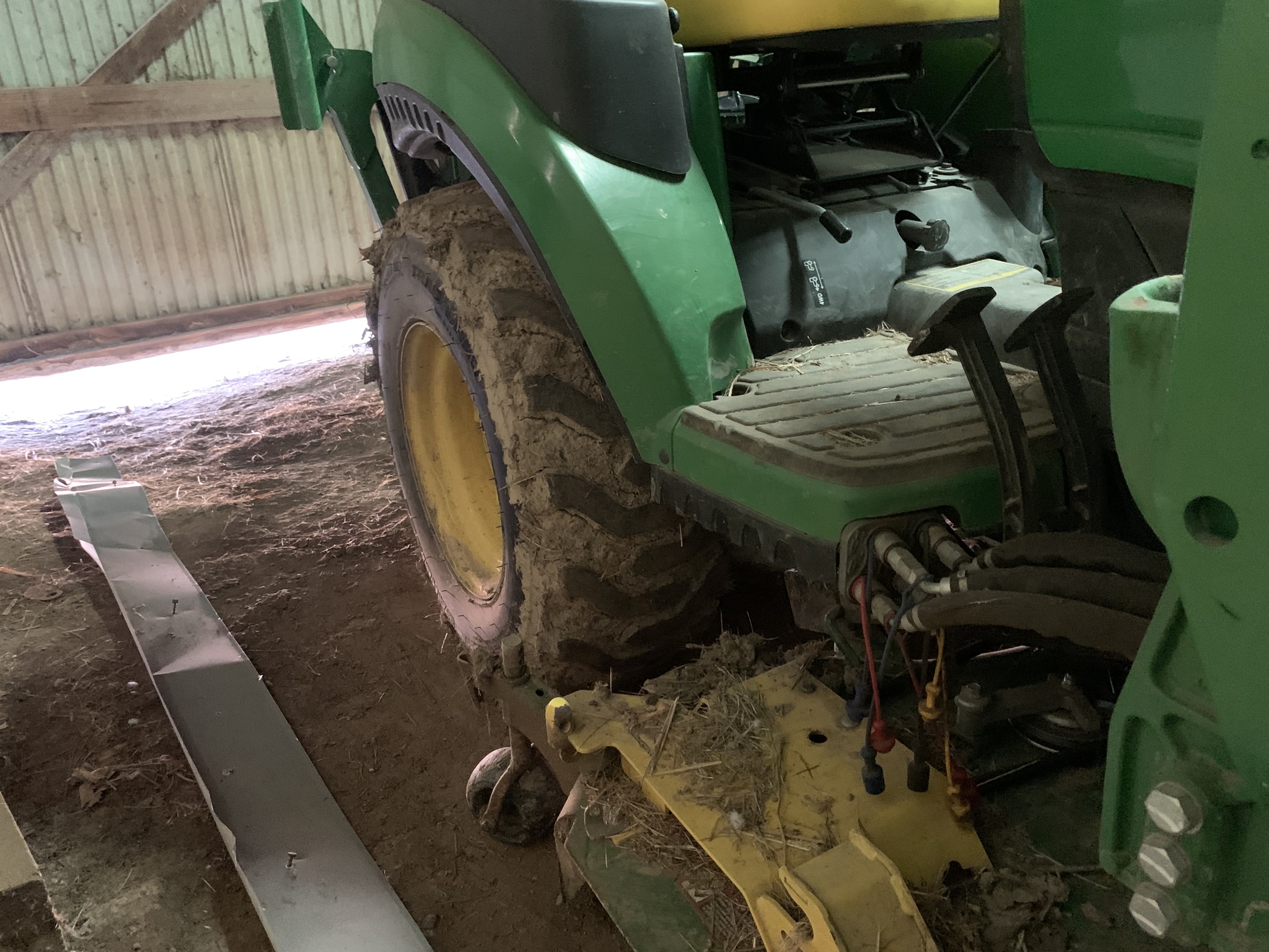 2018 John Deere 2025R Image 9
