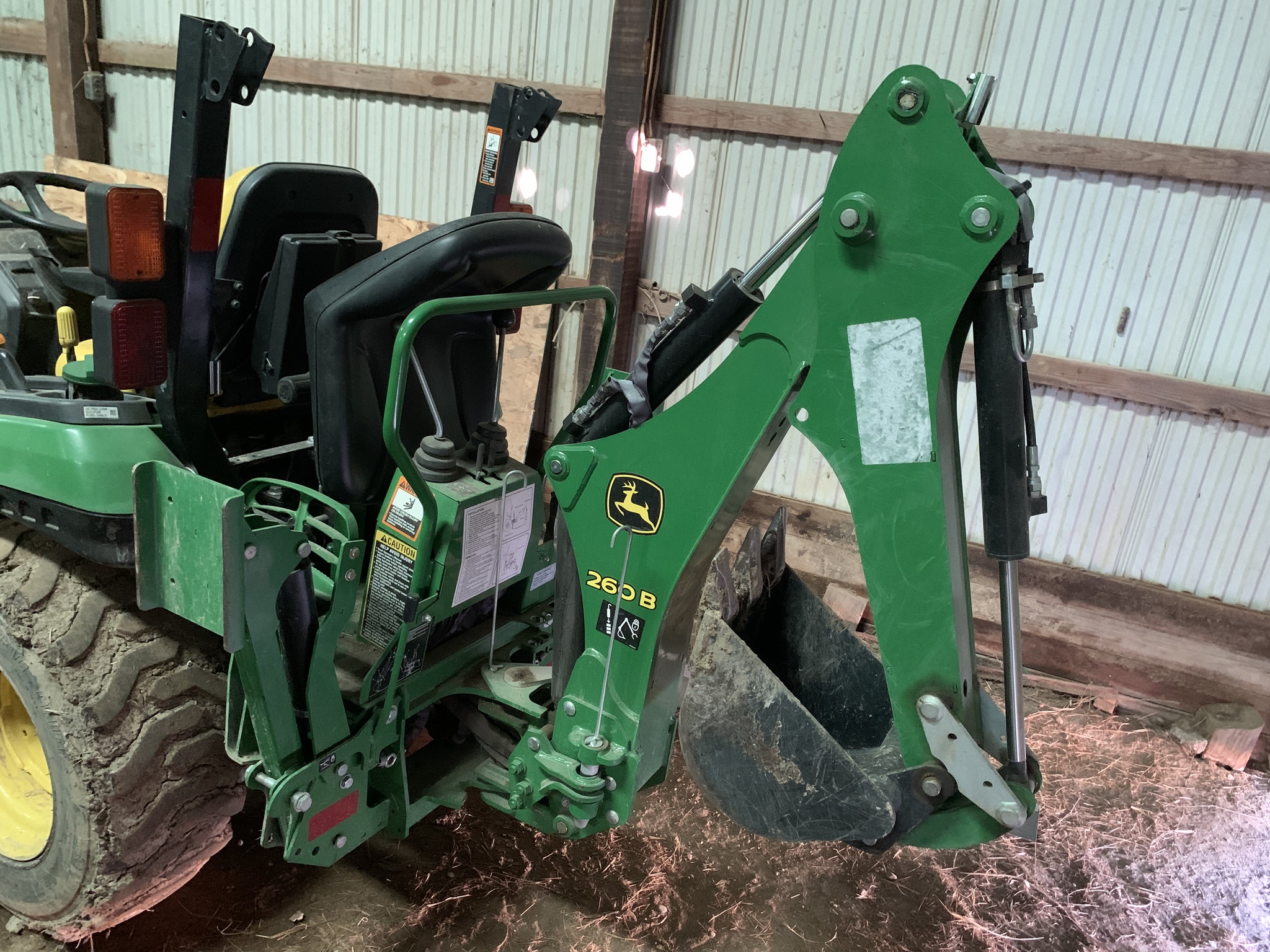 2018 John Deere 2025R Image 15
