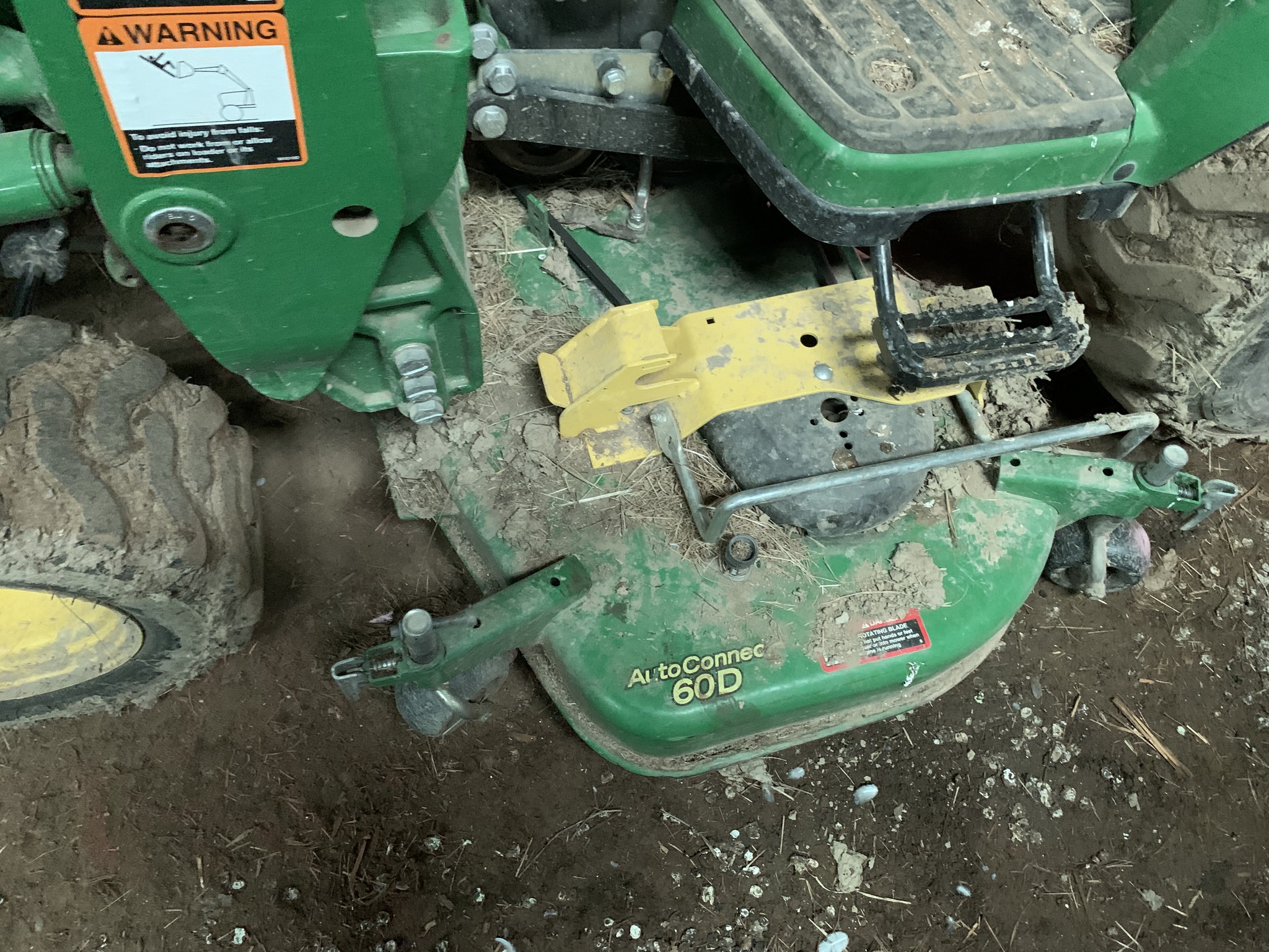 2018 John Deere 2025R Image 13