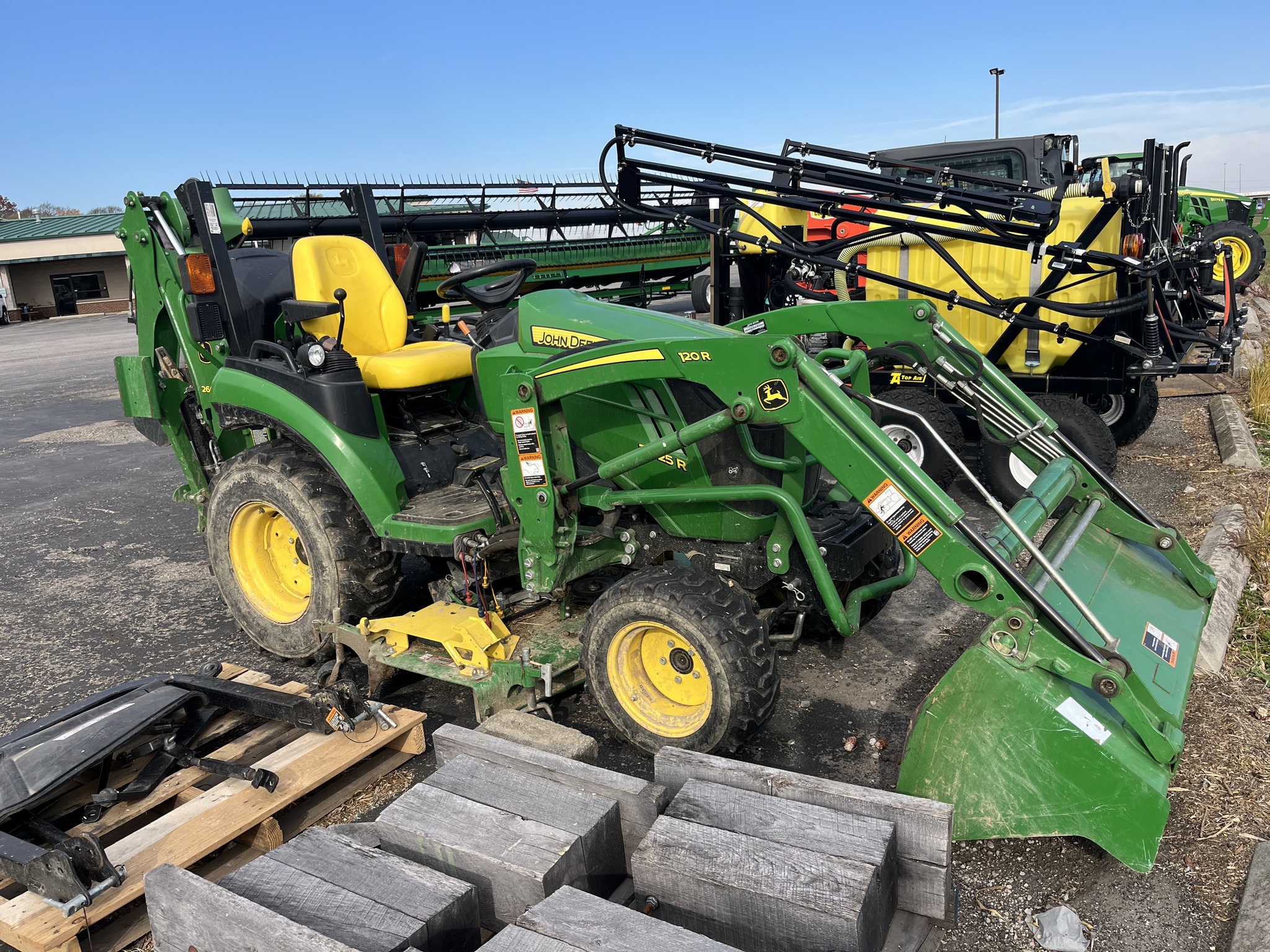 2018 John Deere 2025R Image 1