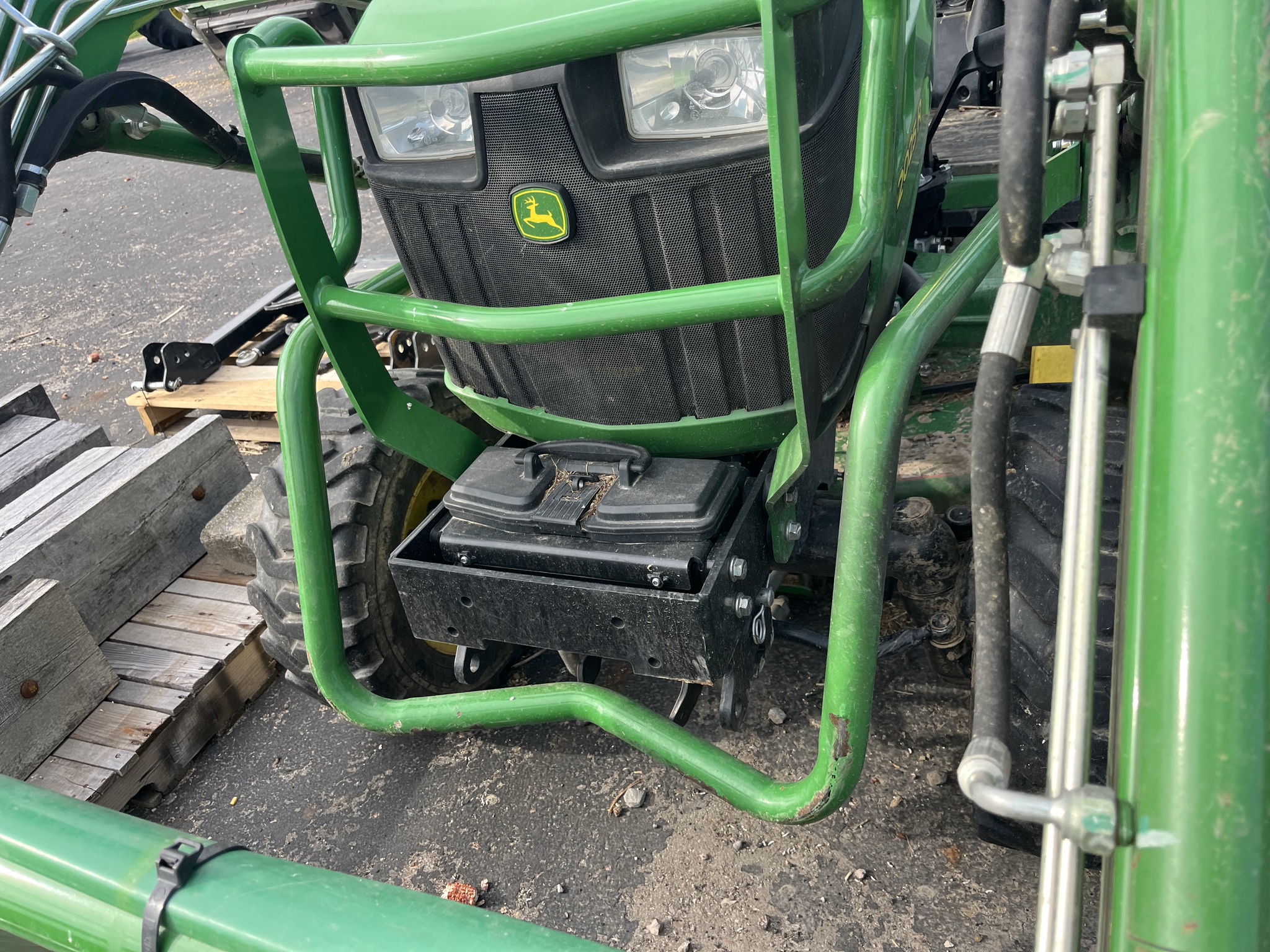 2018 John Deere 2025R Image 5