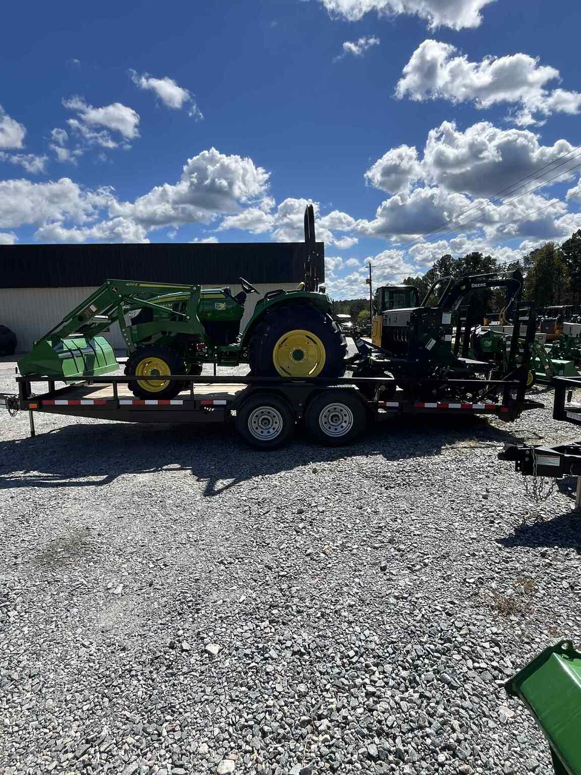 2025 John Deere 4044M Image 3