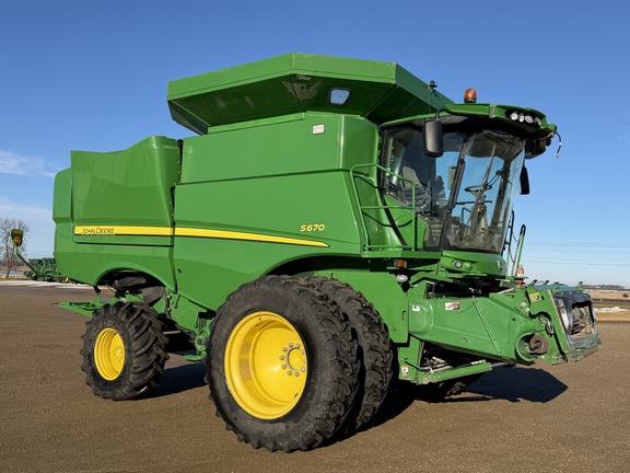  John Deere S670