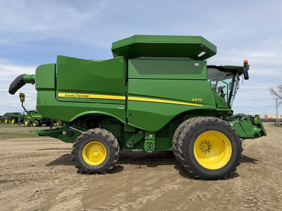 2014 John Deere S670 - Photo2