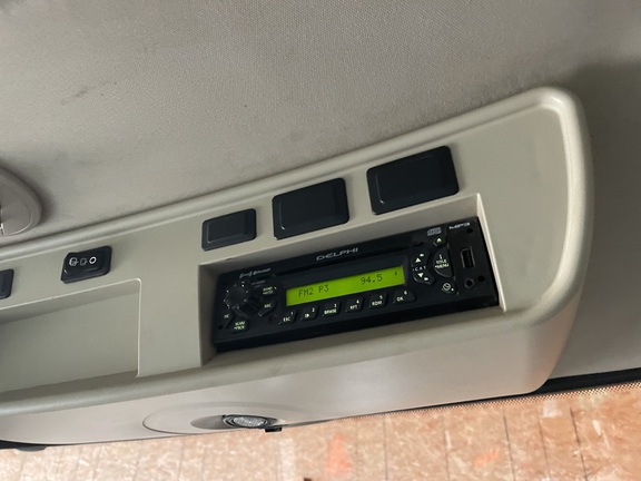 2011 John Deere 8335R - Photo11