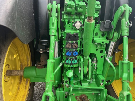 2015 John Deere 6130R