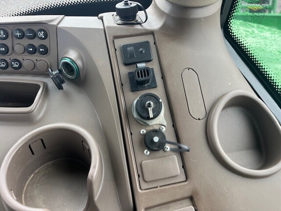 2015 John Deere 6130R