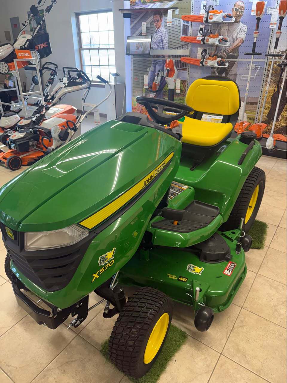 2024 John Deere x570 Image 4