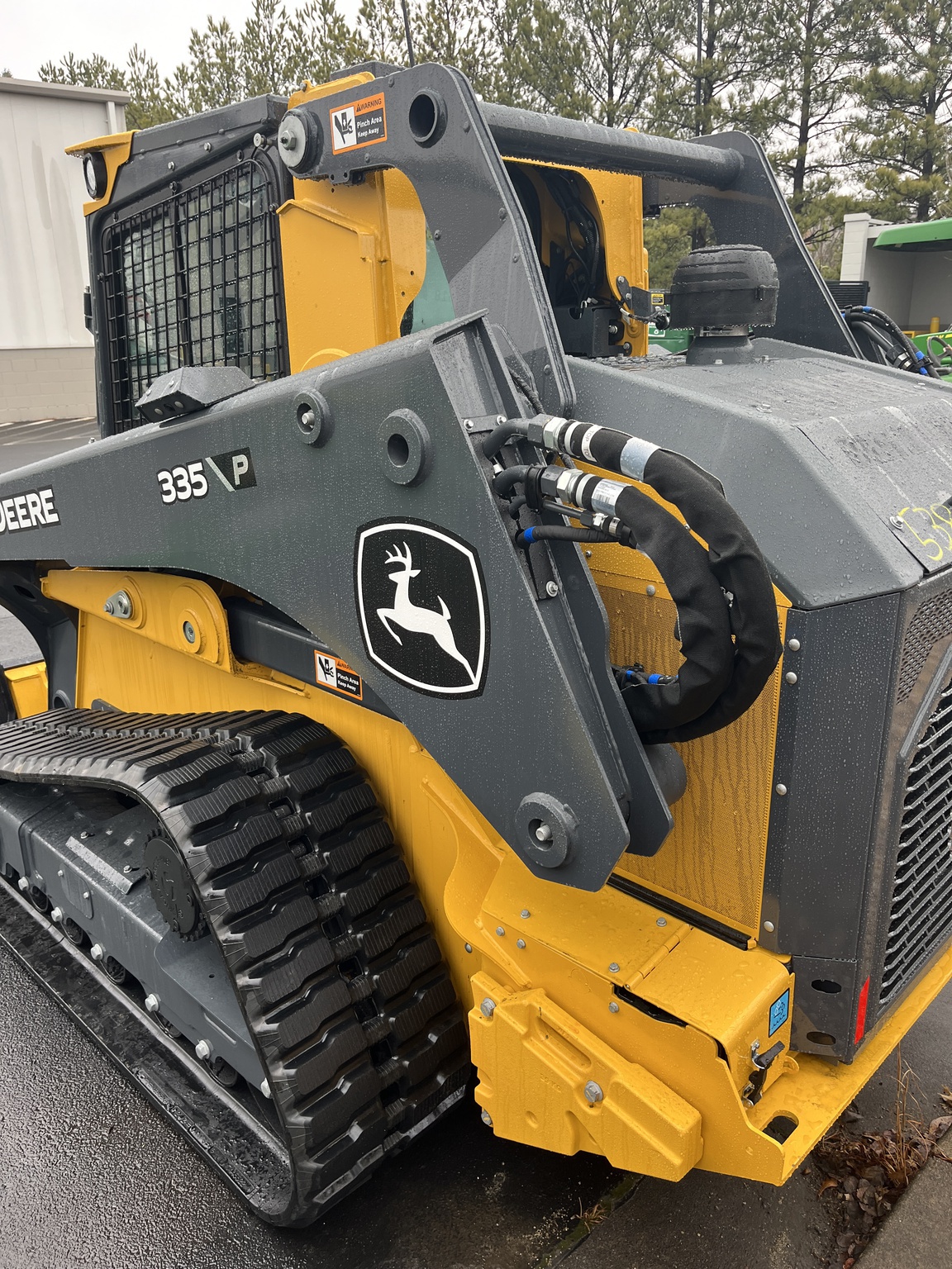 John Deere 335 P Image 9