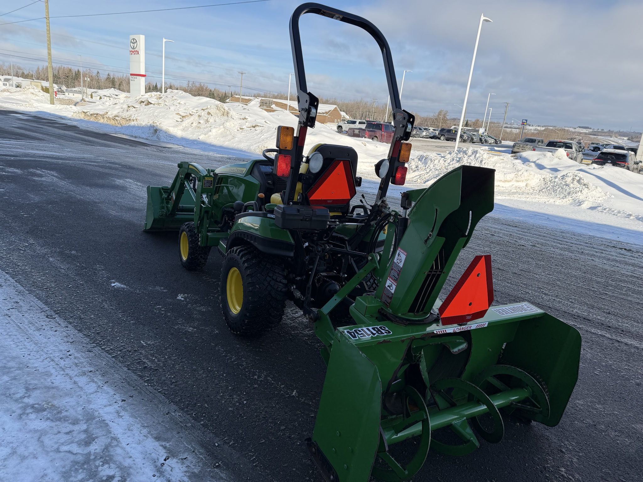 2020 John Deere 1025R Image 6