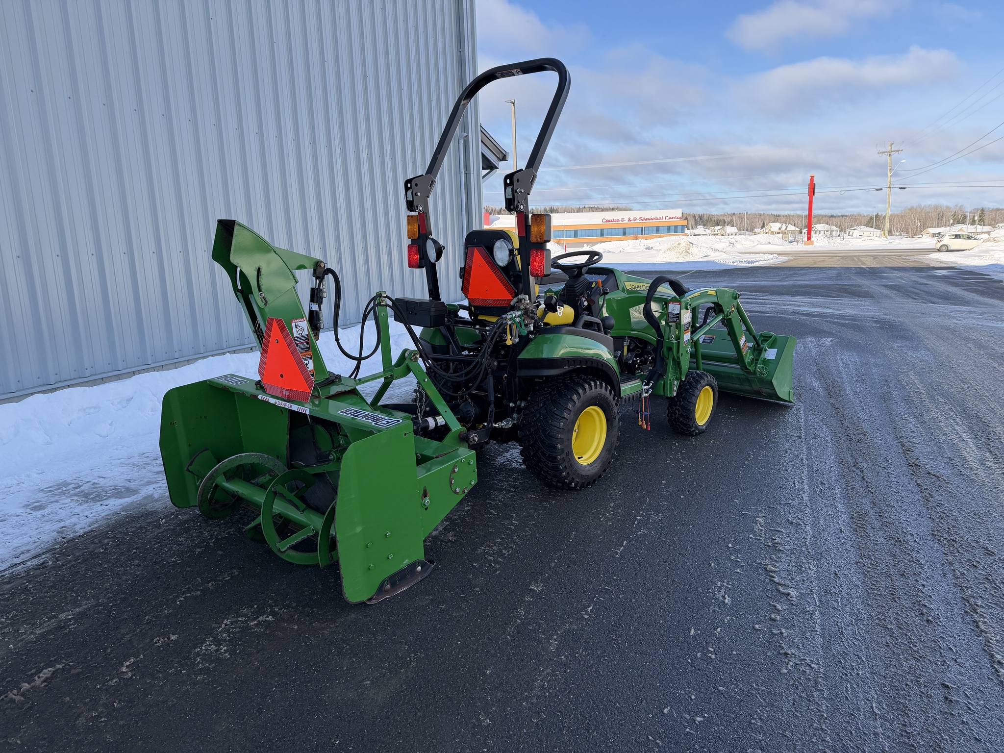 2020 John Deere 1025R Image 8