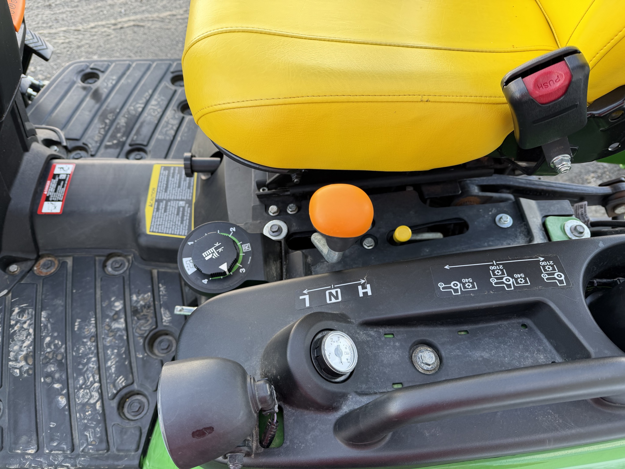 2020 John Deere 1025R Image 10