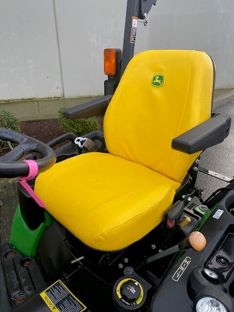 2017 John Deere 1025R Image 6