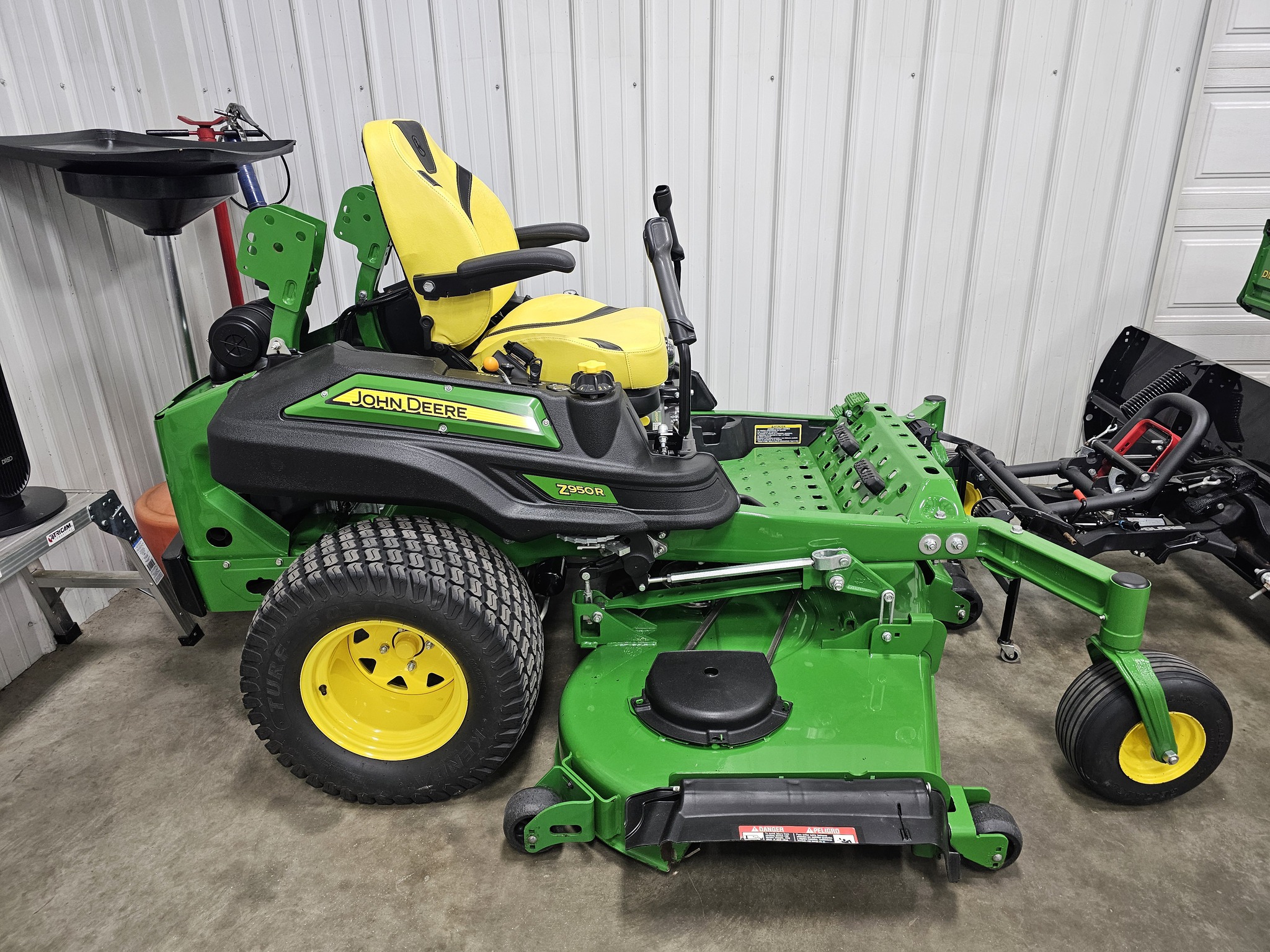  2022 John Deere Z950R at Heritage Tractor in Freeport, IL