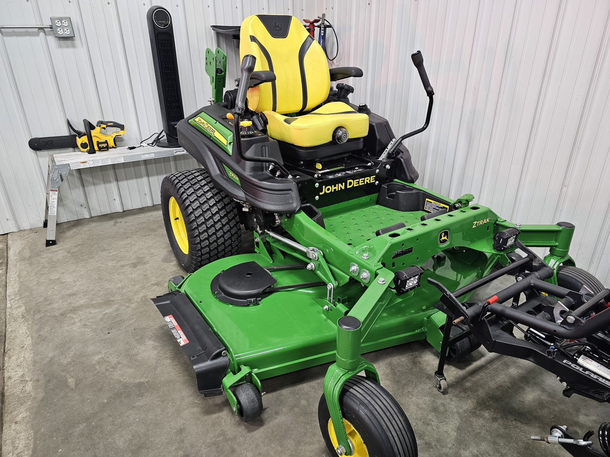  2022 John Deere Z950R at Heritage Tractor in Freeport, IL