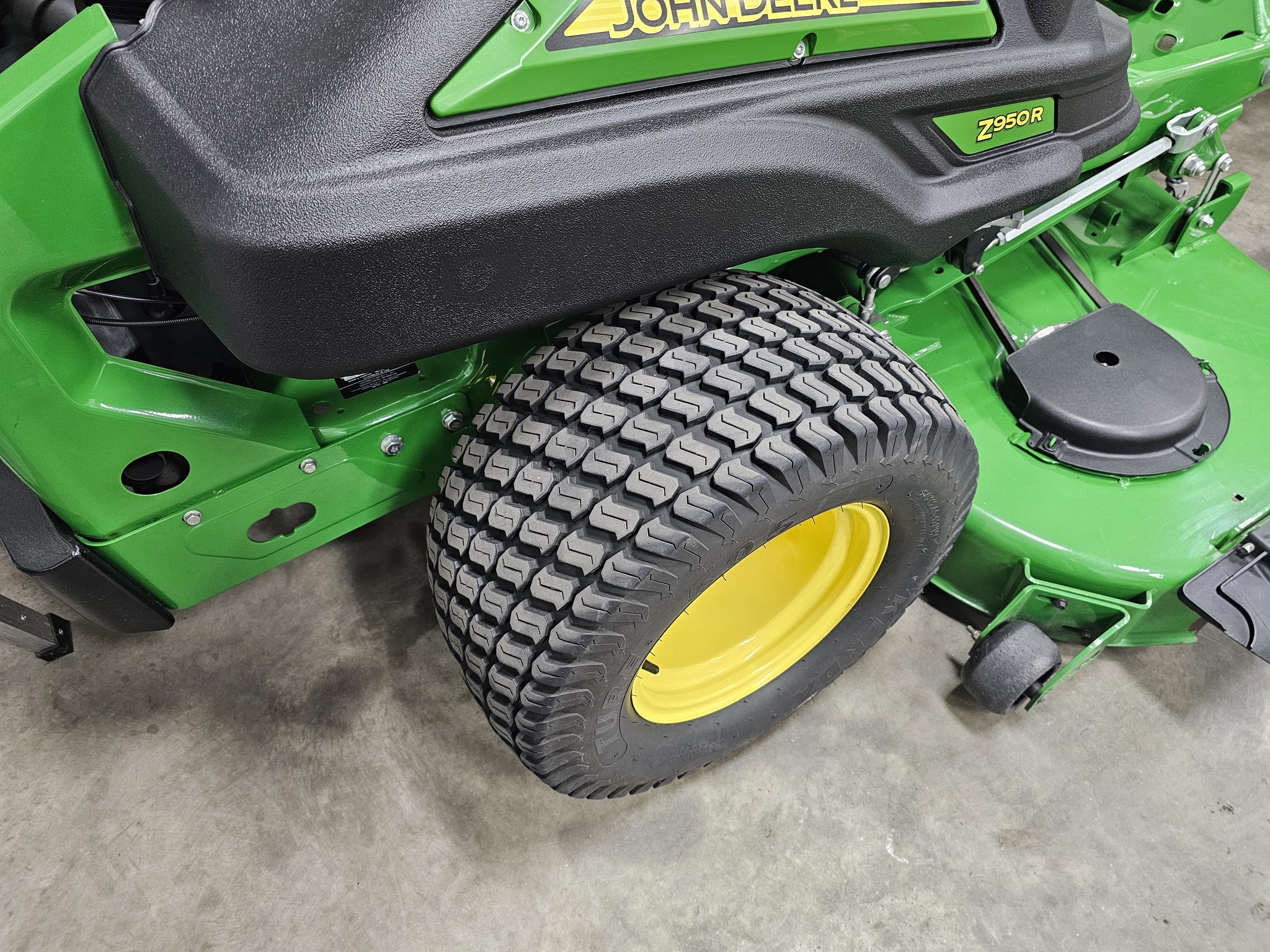  2022 John Deere Z950R at Heritage Tractor in Freeport, IL