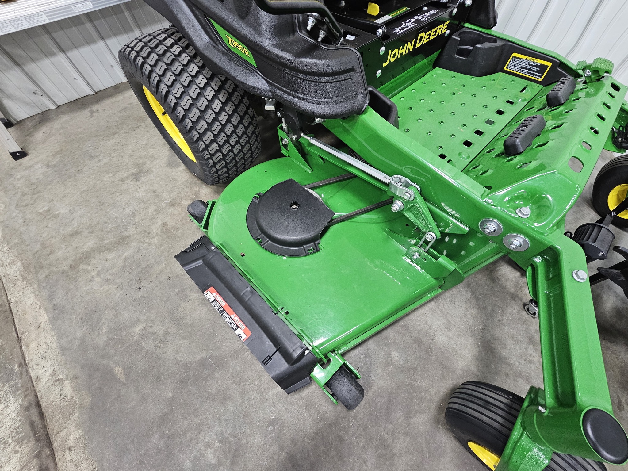  2022 John Deere Z950R at Heritage Tractor in Freeport, IL