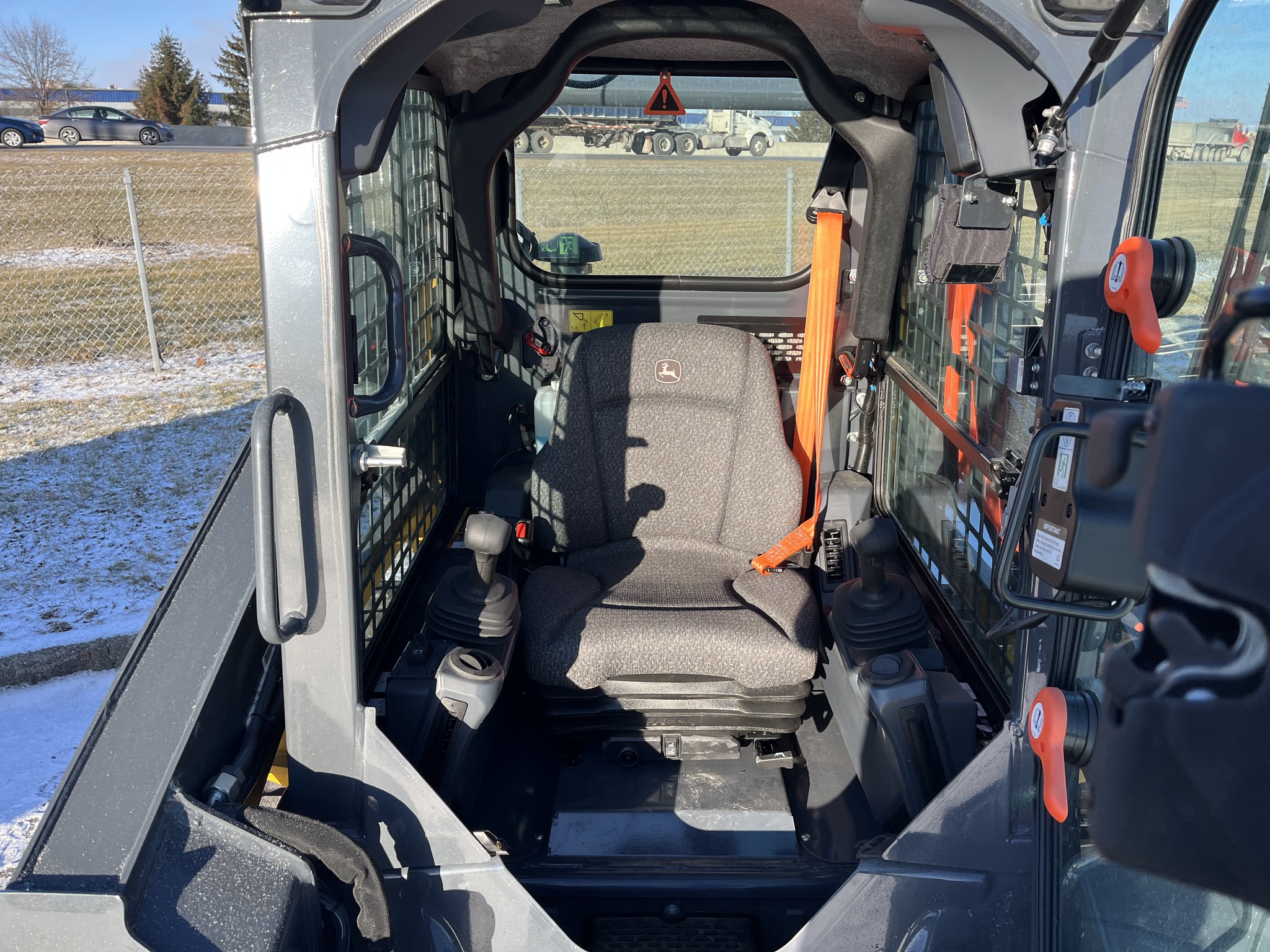 2024 John Deere 317G Image 5