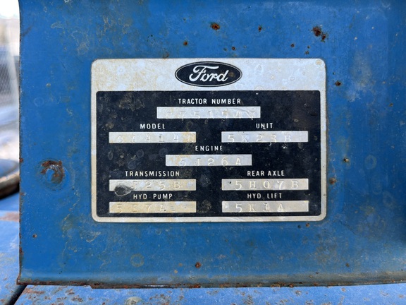 Used 1986 Ford 3910 2WD, No Loader Compact Utility Tractors at Horizon Ag & Turf in Calgary, AB - Photo9