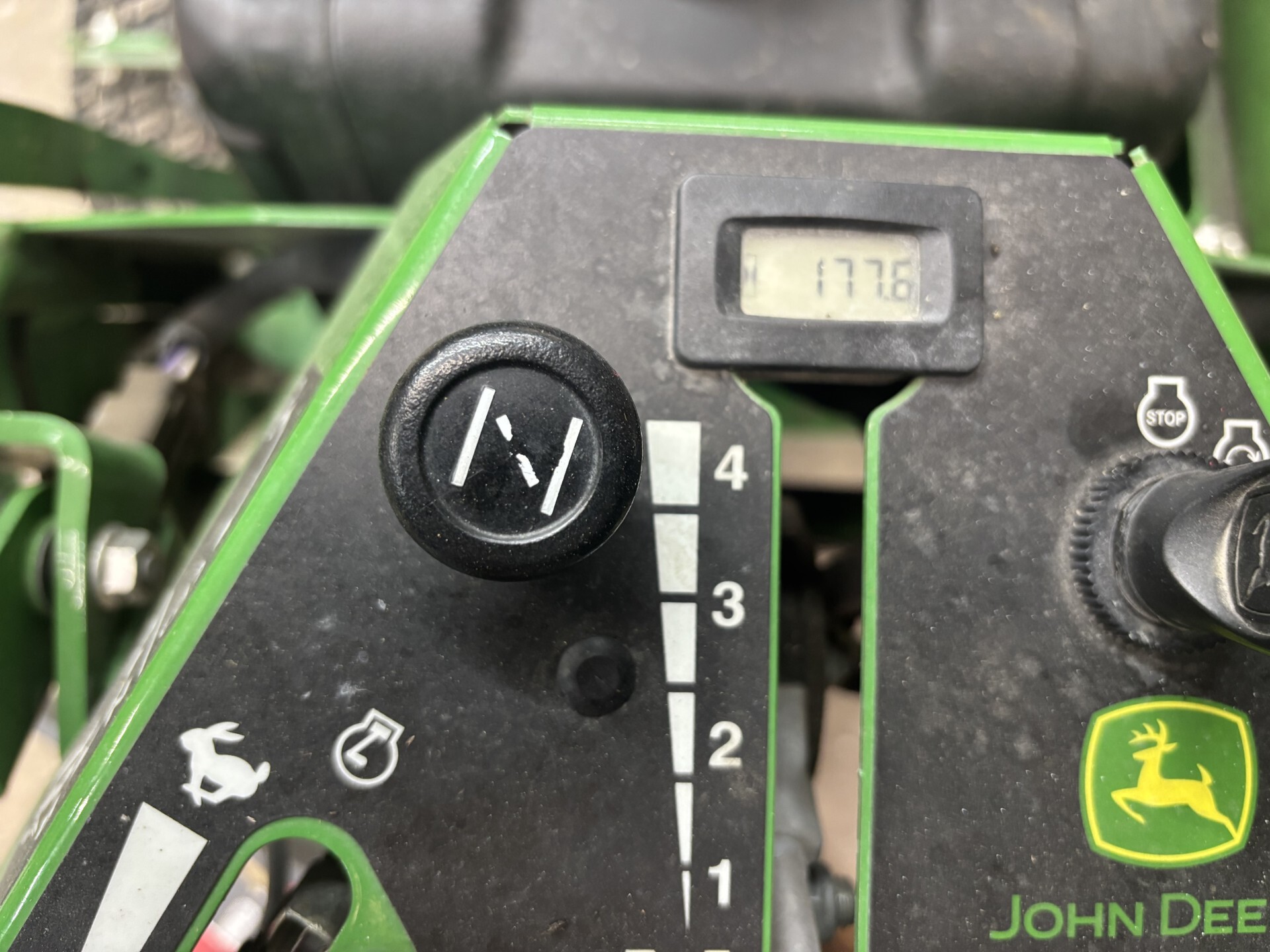 2022 John Deere W52R Image 4