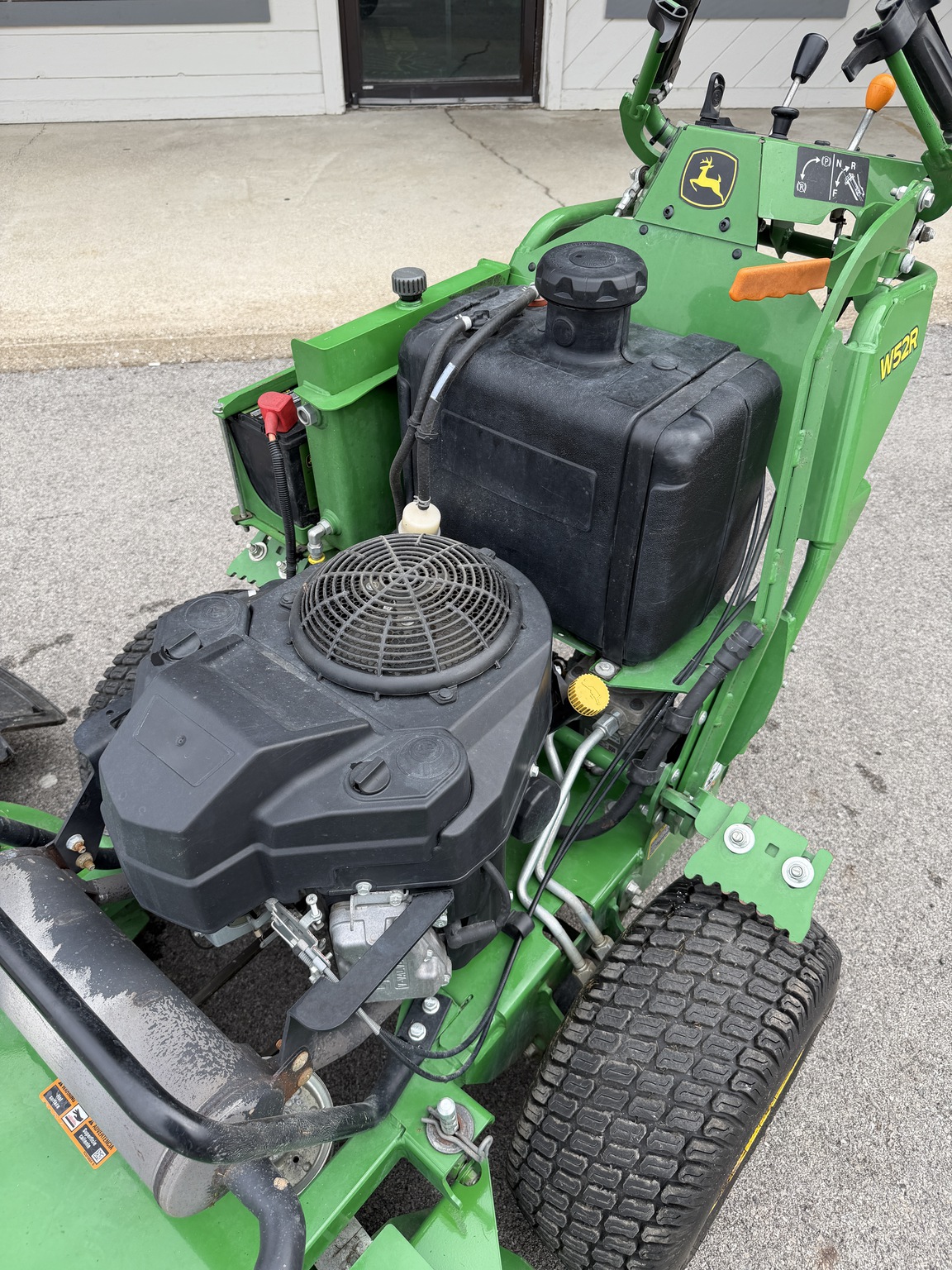 2022 John Deere W52R Image 9