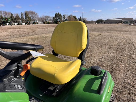 2018 John Deere X734 - Photo20