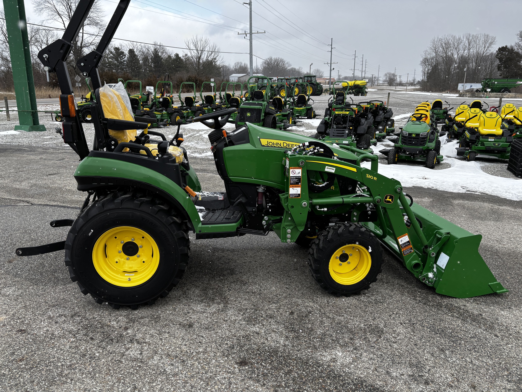 New In-Stock 2025 John Deere 2032R Compact Utility Tractors at Koenig Equipment in Richmond, IN - PhotoXL2