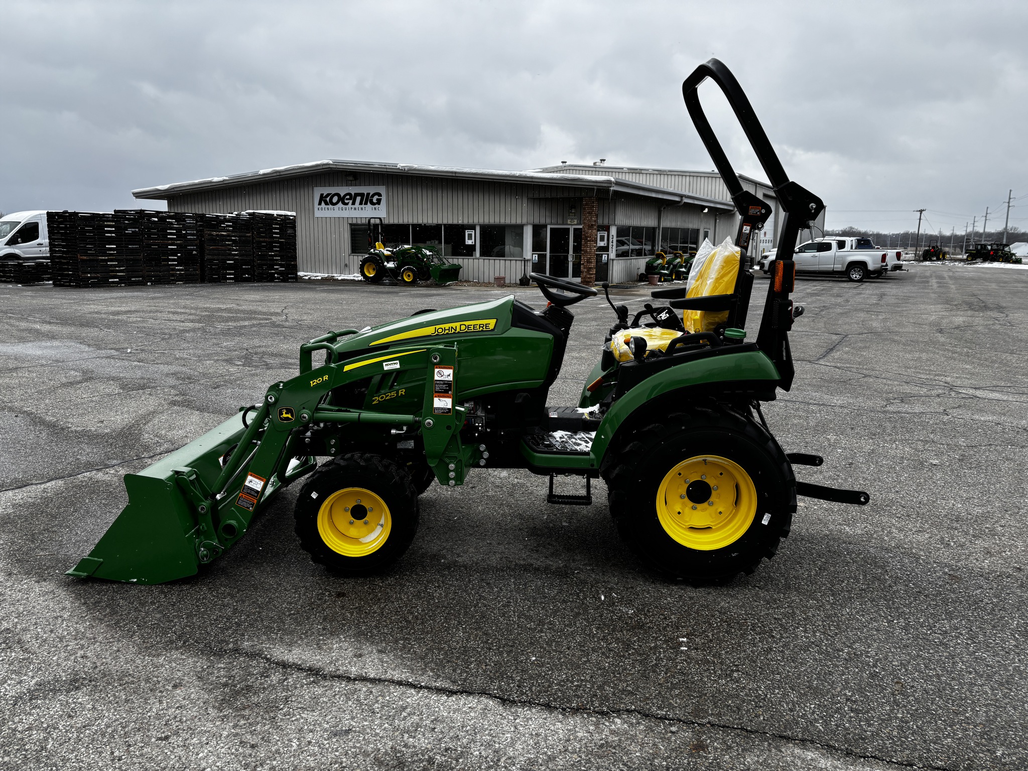 New In-Stock 2025 John Deere 2032R Compact Utility Tractors at Koenig Equipment in Richmond, IN - PhotoXL0