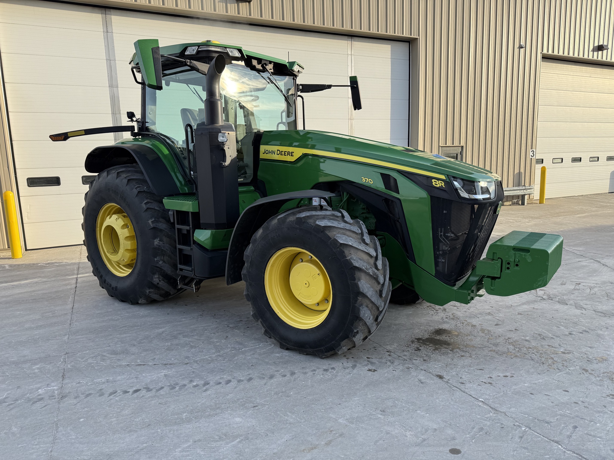 2023 John Deere 8R 370 Image 1