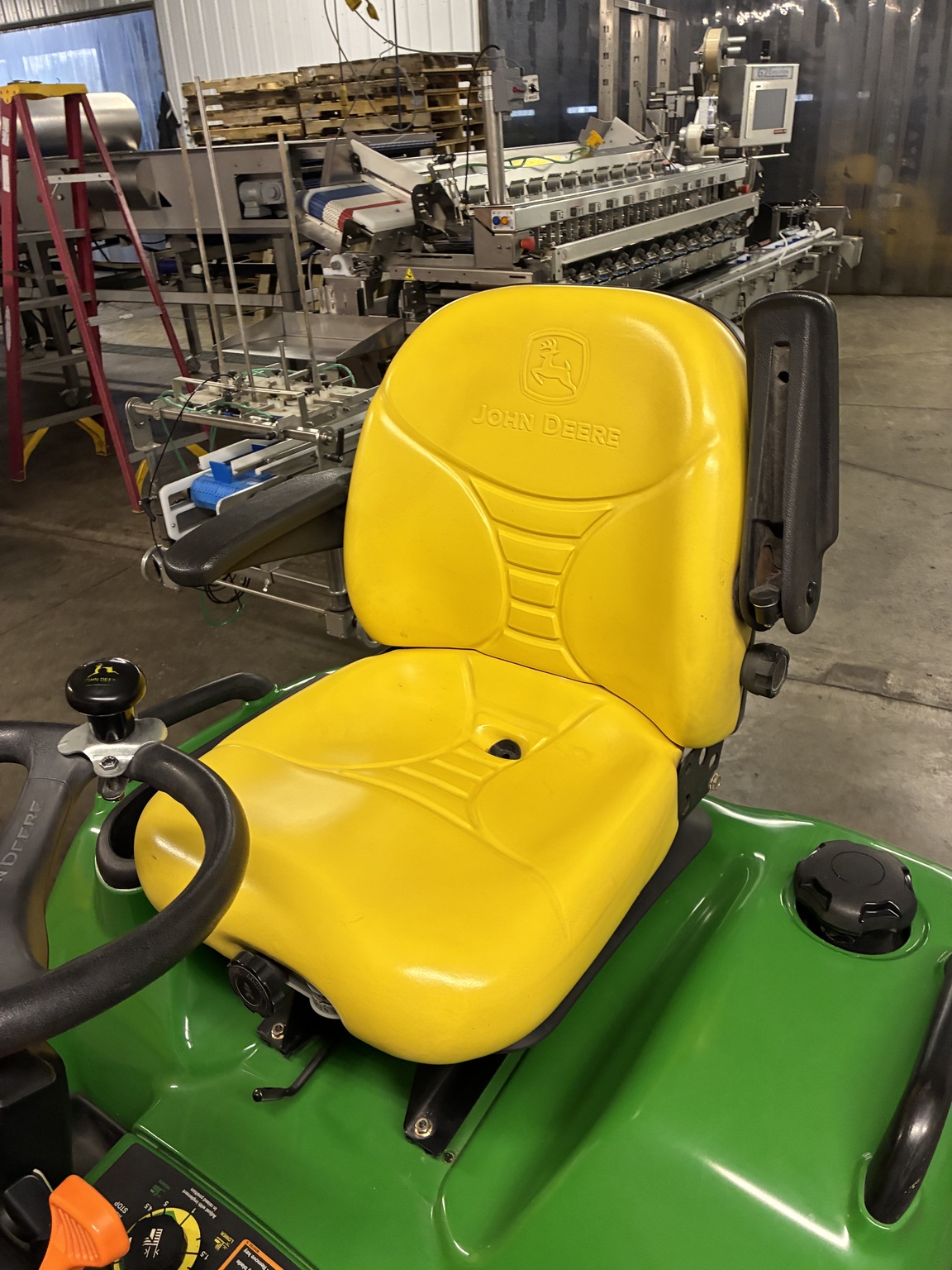 2011 John Deere X720 Image 8