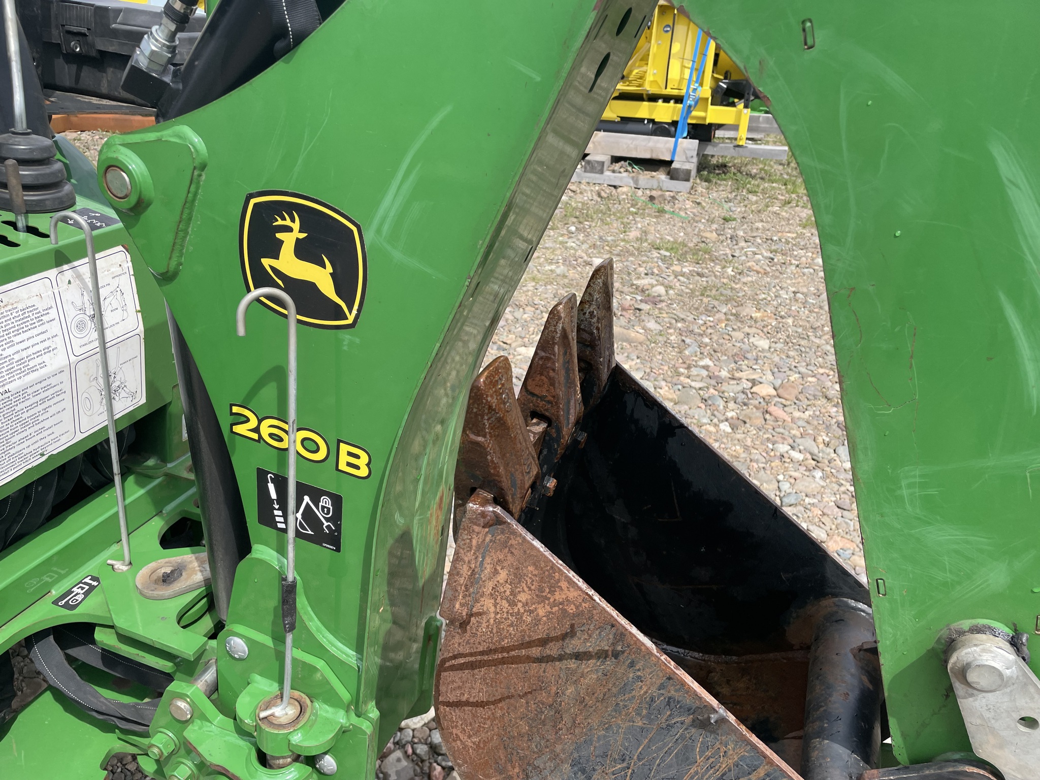 2020 John Deere 1025R Image 5