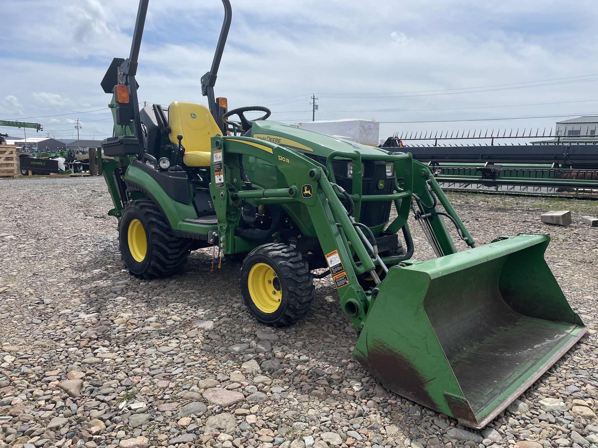 2020 John Deere 1025R Image 4