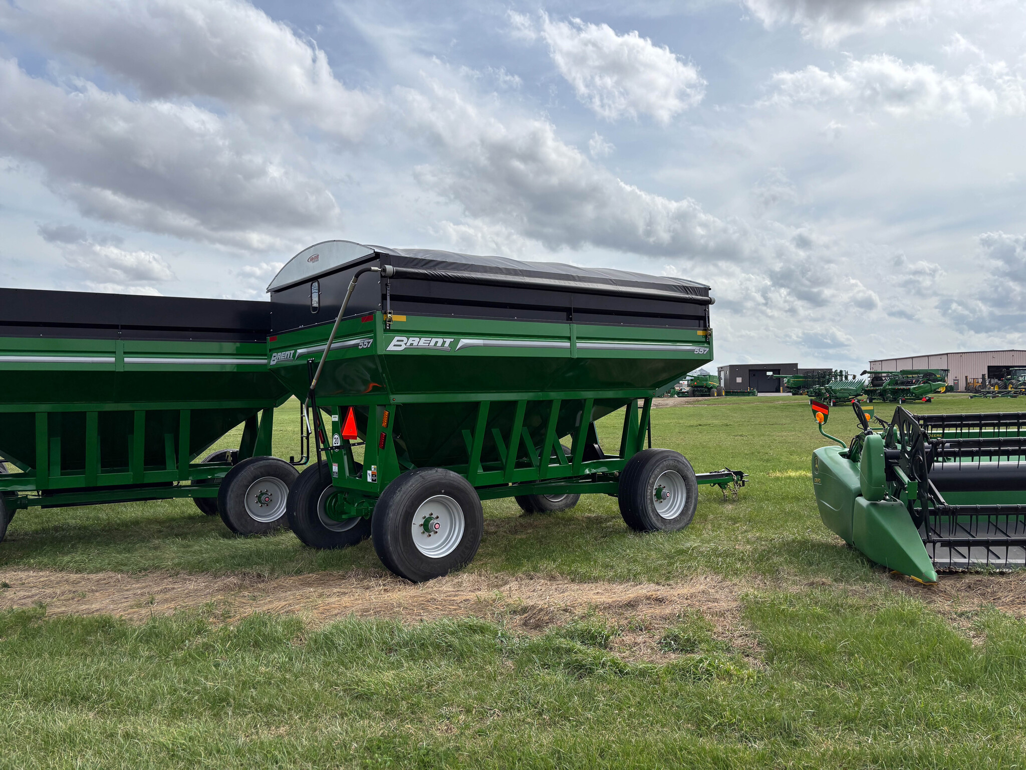Used -- Brent 557 Grain Carts at Koenig Equipment in Anna, OH - PhotoXL3