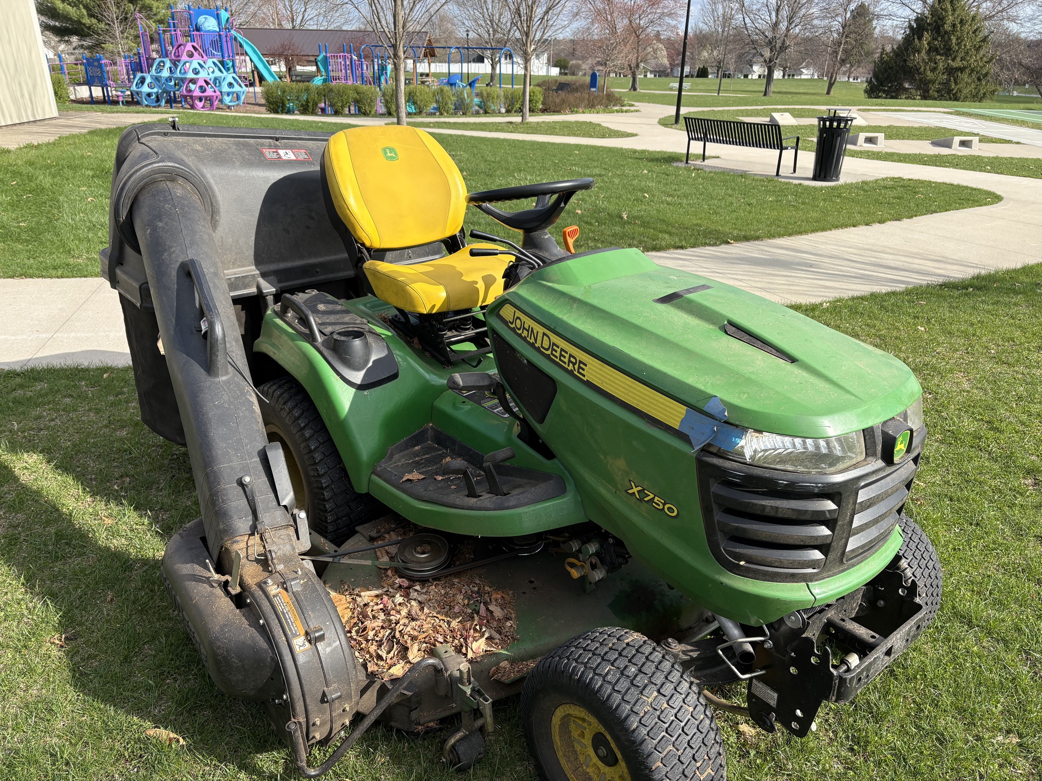  2023 John Deere X750 at Heritage Tractor in Geneseo, IL