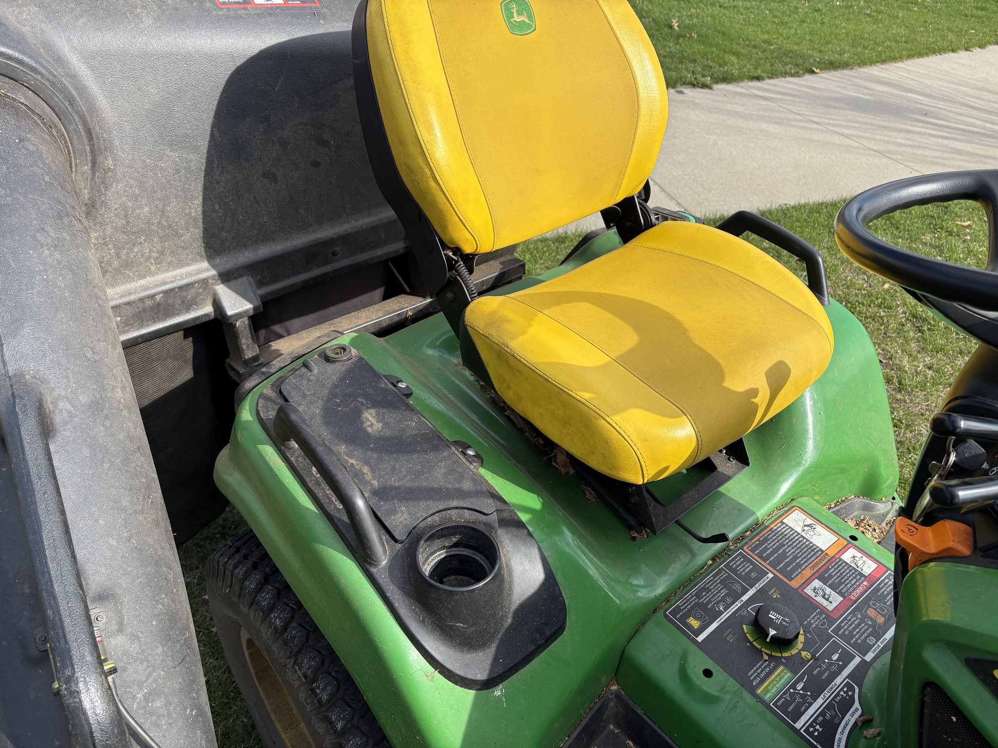  2023 John Deere X750 at Heritage Tractor in Geneseo, IL