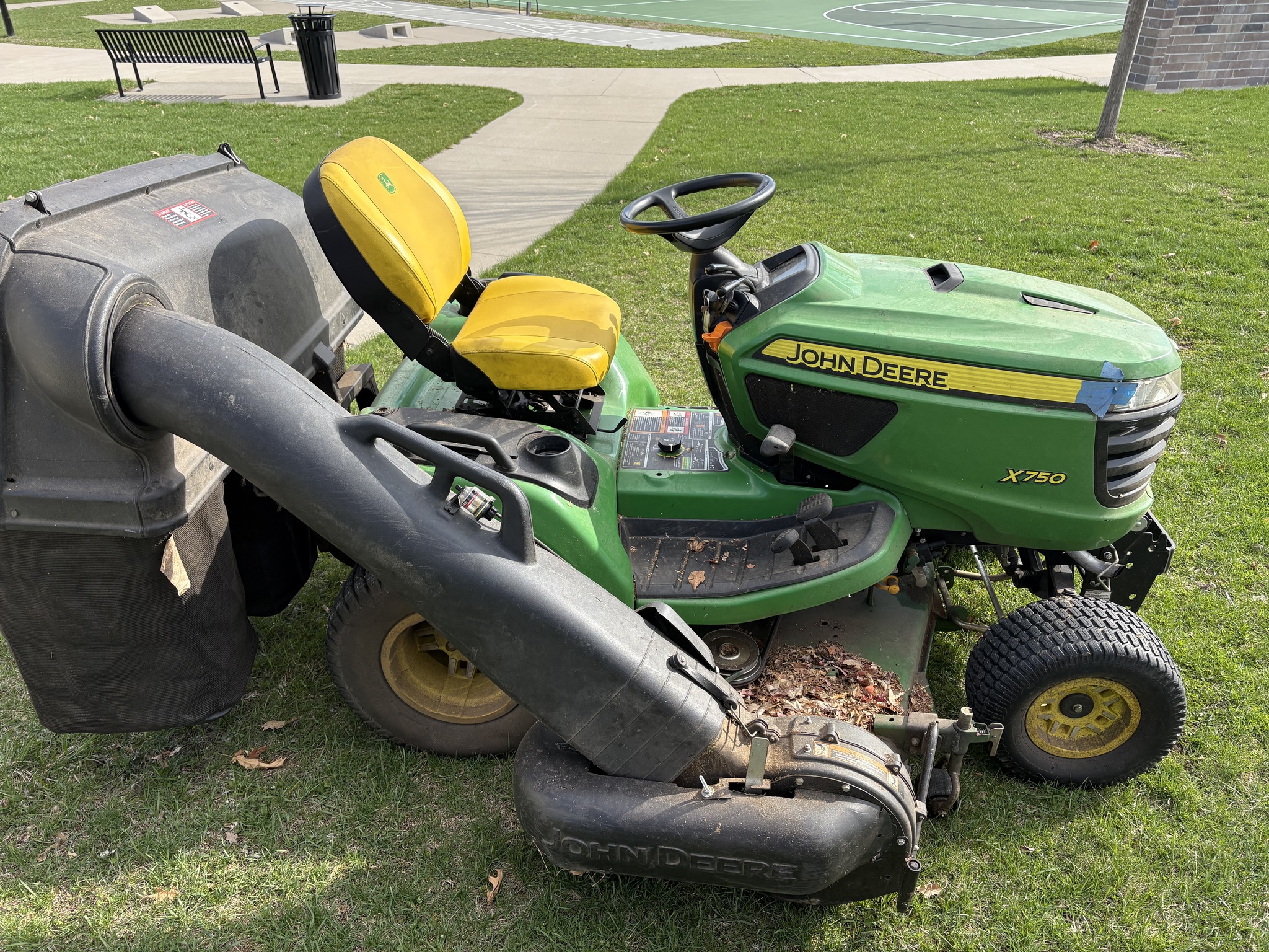  2023 John Deere X750 at Heritage Tractor in Geneseo, IL