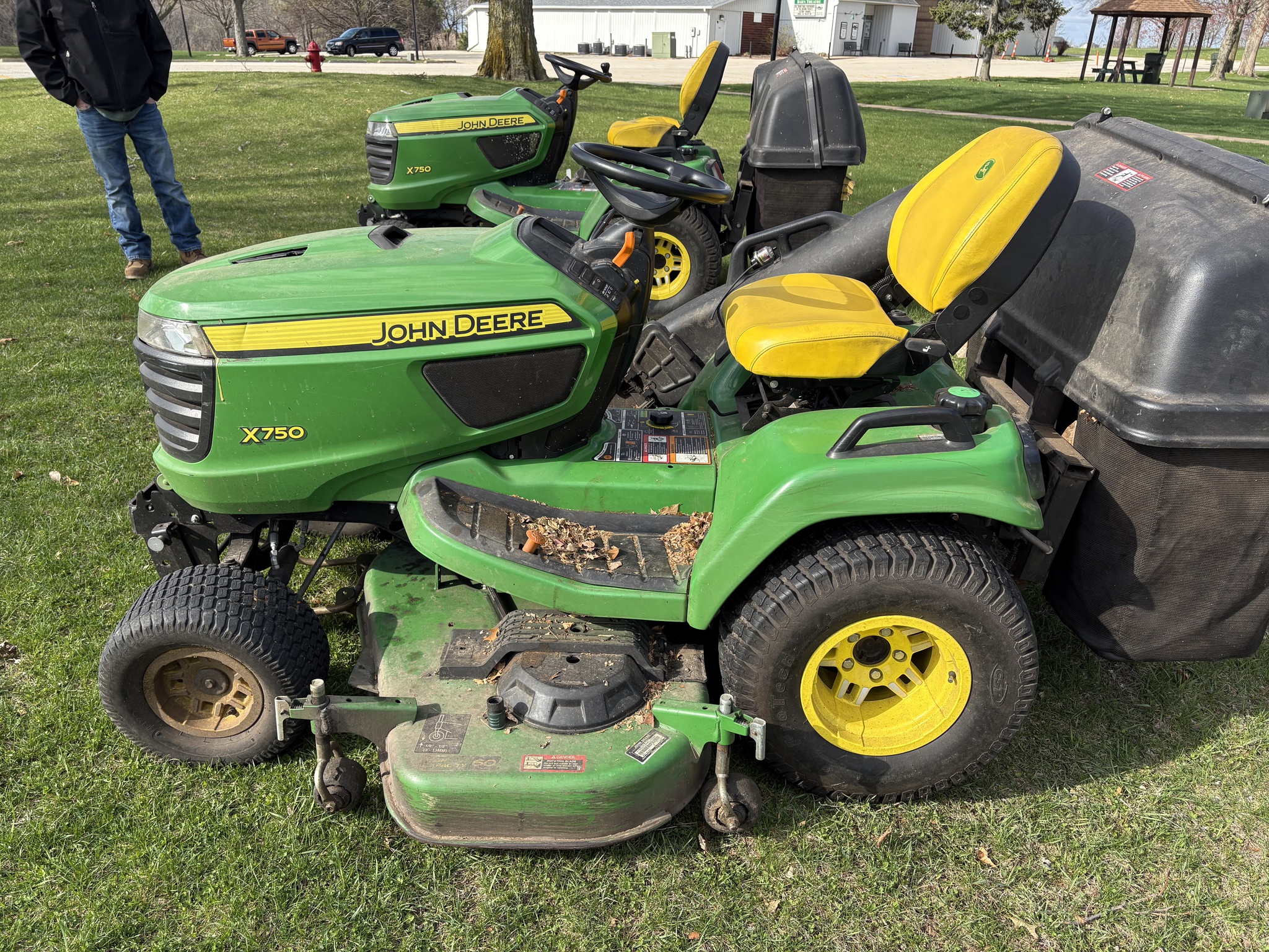  2023 John Deere X750 at Heritage Tractor in Geneseo, IL